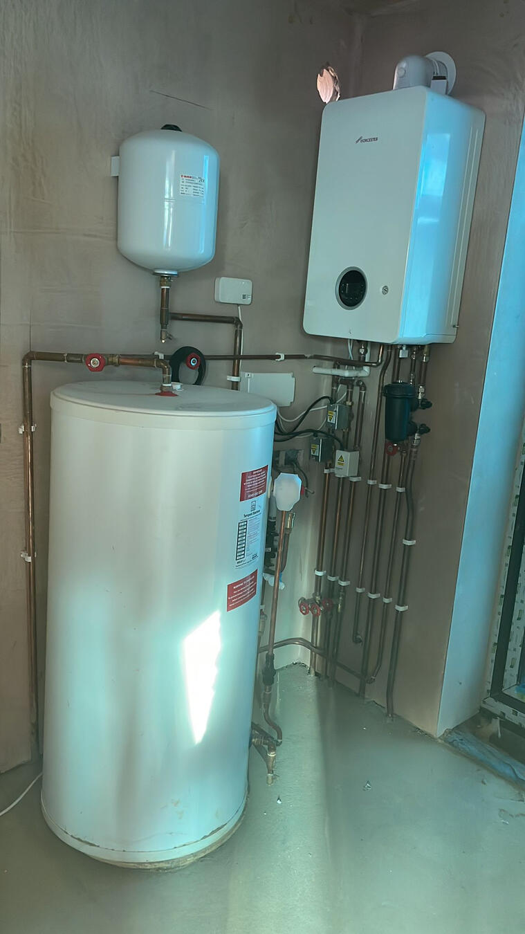 Hot water tank